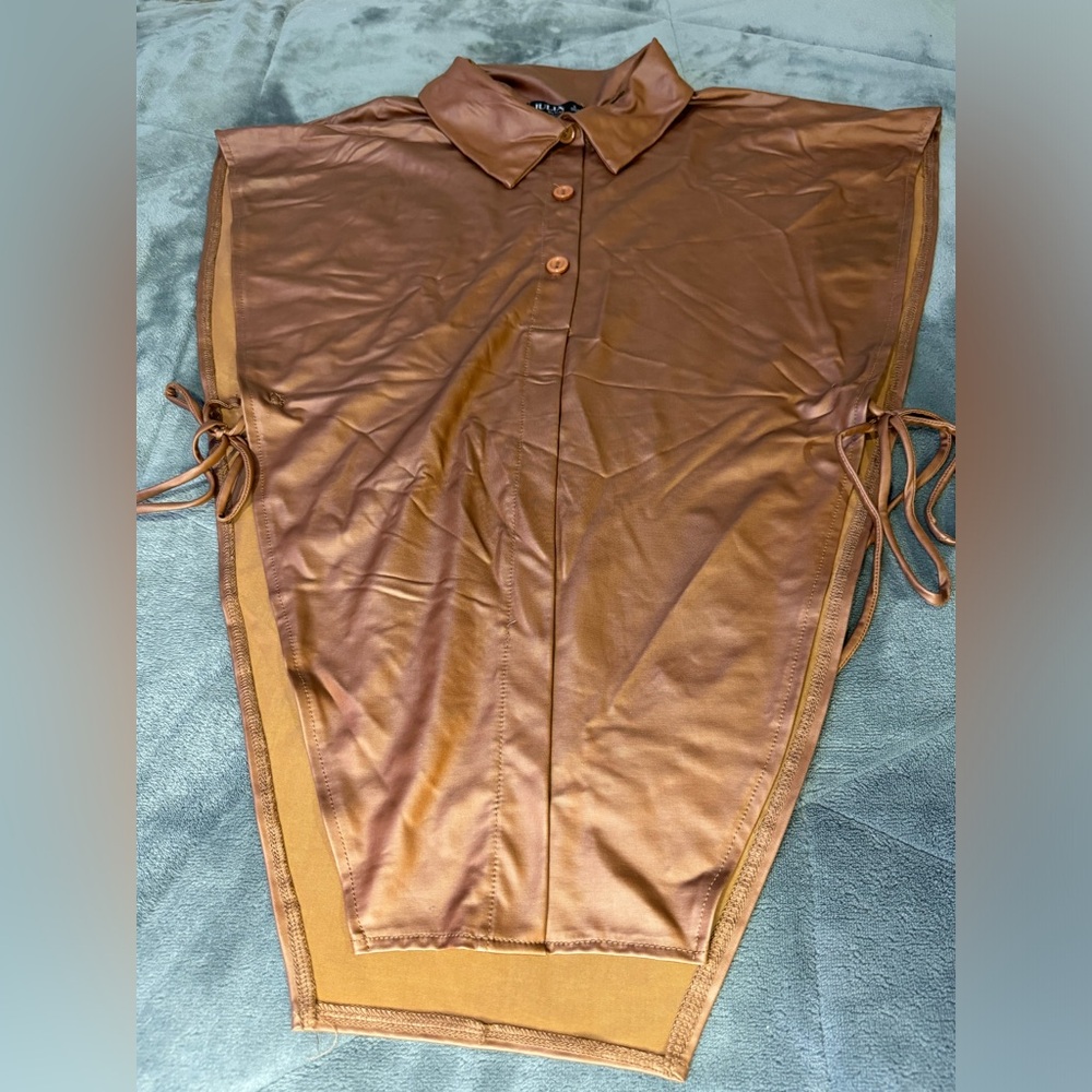 Brown stylish top with buttons and draw strings